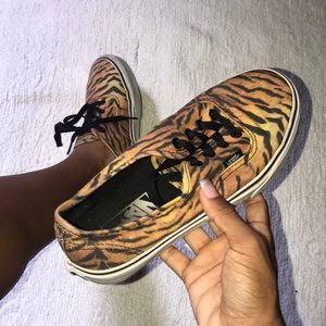 Tiger print Vans